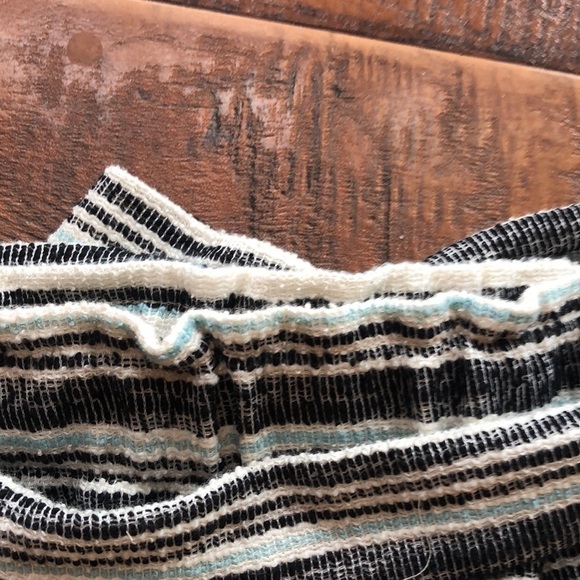 - Loft Skirt - Size Large - Picture 8 of 8